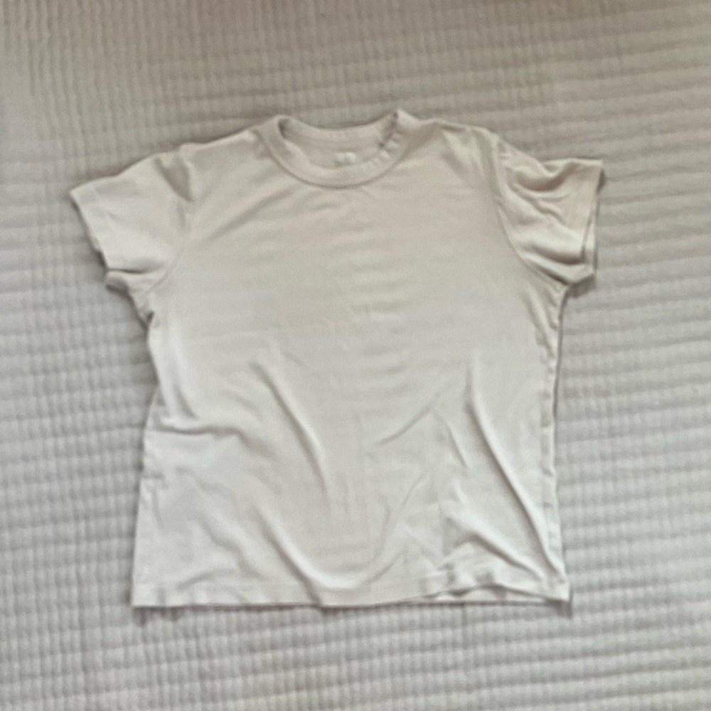 Uniqlo cream tee